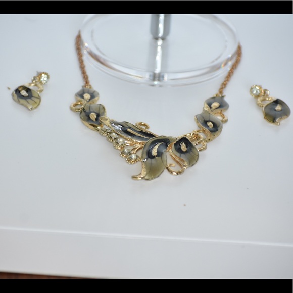 Vintage Jewelry Set - Picture 3 of 15